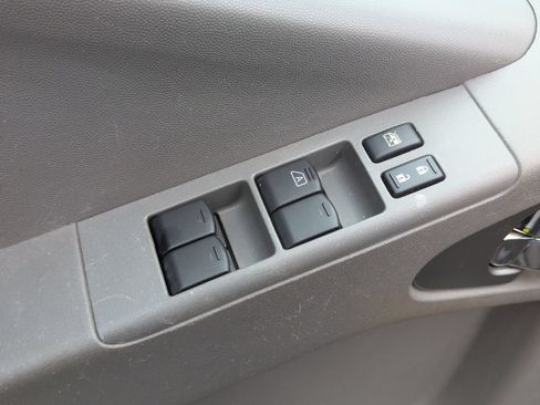 Used 2015 Nissan Frontier SV AWD/4WD image 14