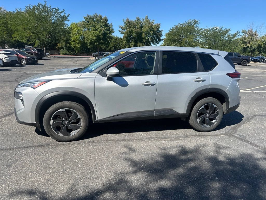 Used 2025 Nissan Rogue SV AWD/4WD image 14