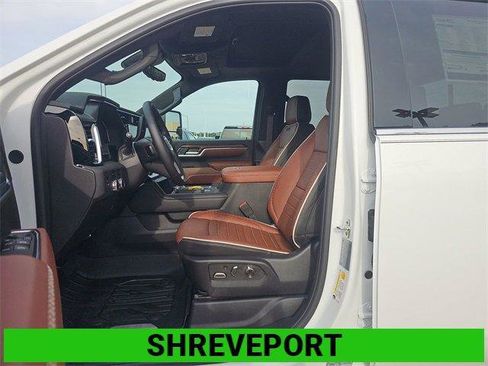 New 2025 GMC Sierra 2500 Denali Ultimate image 11