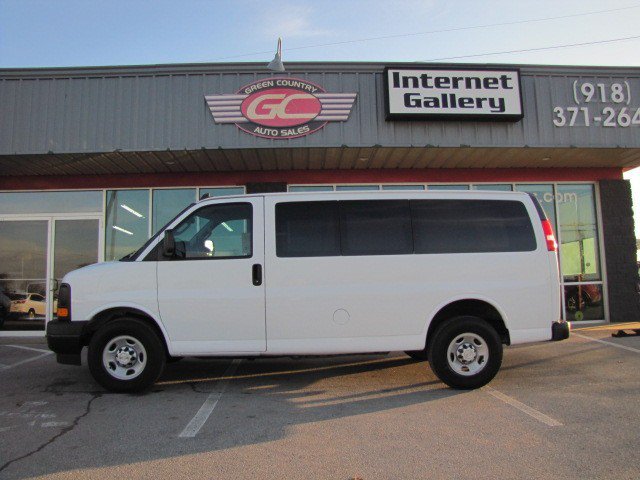 Used 2017 Chevrolet Express 2500 RWD image 5