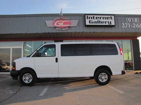 Used 2017 Chevrolet Express 2500 image 5