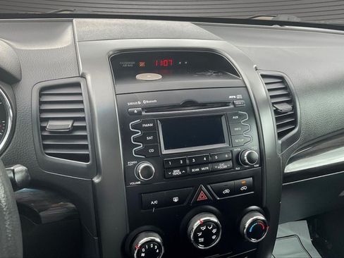 Used 2011 Kia Sorento 2WD w/ Convenience Pkg image 7