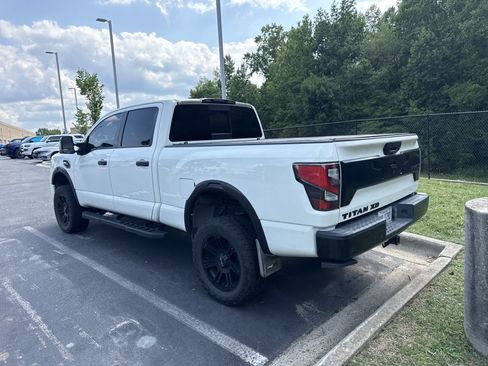 Used 2020 Nissan Titan PRO-4X w/ Pro-4x Convenience Package AWD/4WD image 10