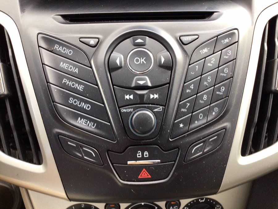 Used 2014 Ford Focus SE FWD image 28