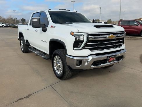 Used 2025 Chevrolet Silverado 2500 LTZ w/ LTZ Premium Package image 3