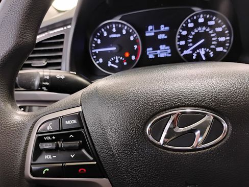 Used 2017 Hyundai Elantra SE image 15