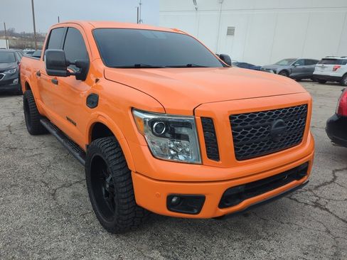 Used 2017 Nissan Titan PRO-4X image 2