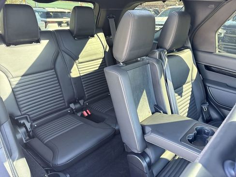 Used 2023 Land Rover Discovery S R-Dynamic image 27