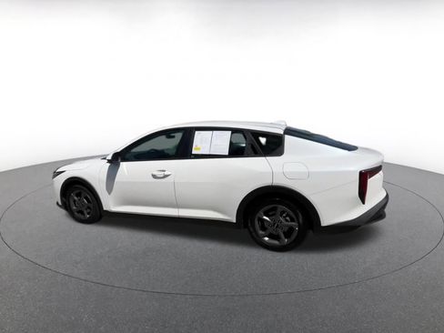 Used 2025 Kia K4 LXS image 10