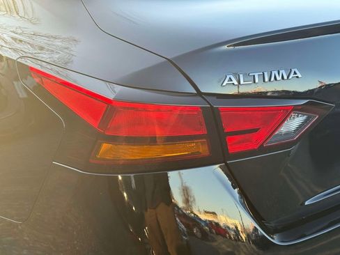 Used 2025 Nissan Altima 2.5 SR image 10