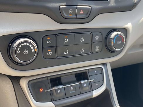 Used 2023 GMC Terrain SLE FWD image 19