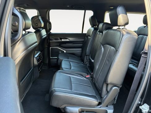Used 2024 Jeep Wagoneer Series II w/ Flexible Seating Group AWD/4WD image 13
