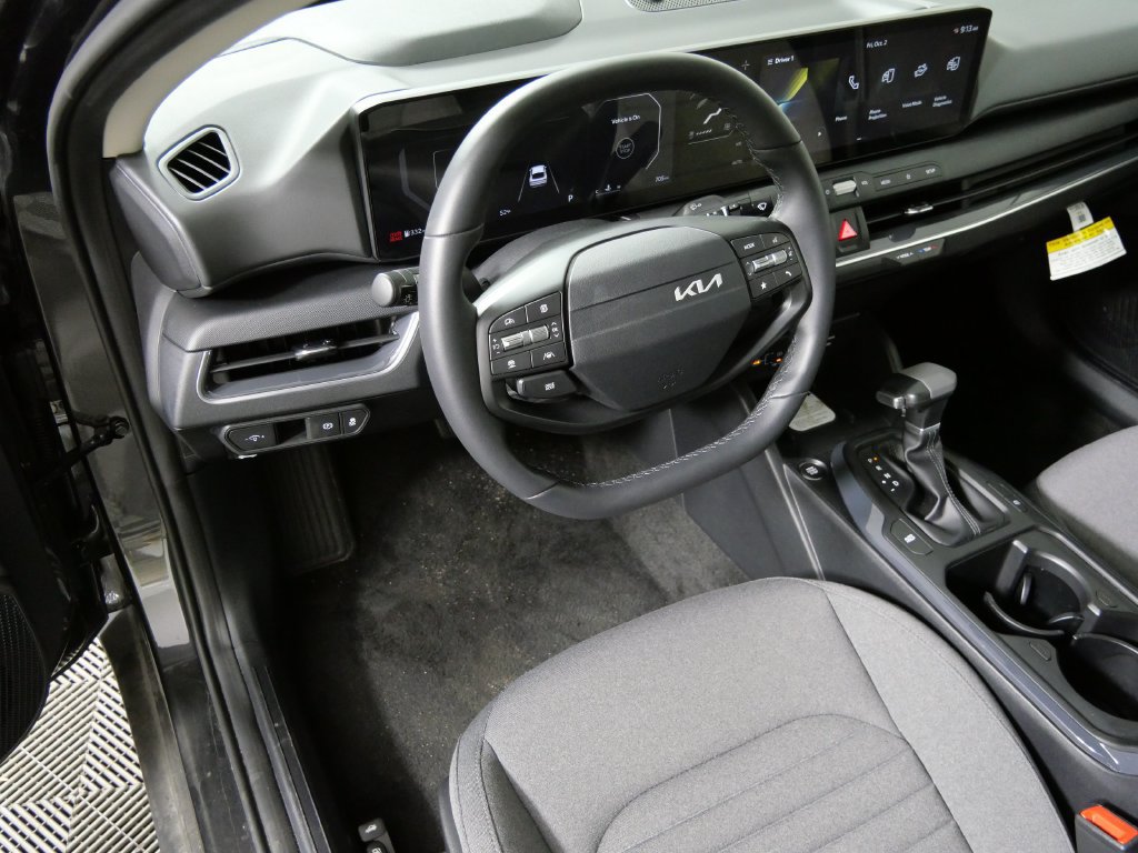 Used 2025 Kia K4 EX FWD image 11