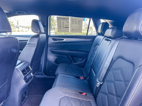 Used 2024 Volkswagen Atlas Cross Sport SE FWD image 19