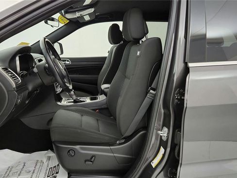 Used 2020 Jeep Grand Cherokee Laredo image 26