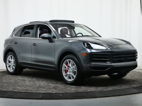 New 2026 Porsche Cayenne S image 9