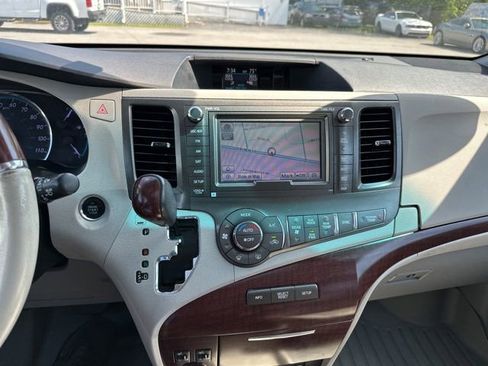 Used 2012 Toyota Sienna Limited w/ Premium Pkg AWD/4WD image 15