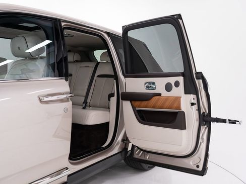 Certified 2019 Rolls-Royce Cullinan AWD/4WD image 29