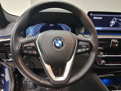 Used 2023 BMW 530e w/ Premium Package RWD image 15
