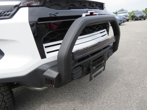 Used 2025 Chevrolet Colorado ZR2 w/ Off-Road Front Bumper Package image 19