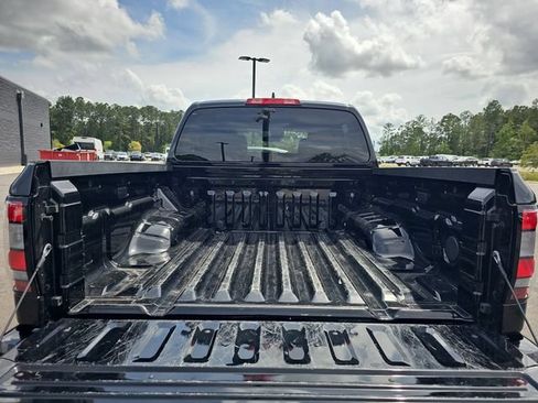 Used 2024 Nissan Frontier SV RWD image 17