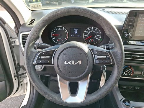 Used 2023 Kia Seltos LX image 19