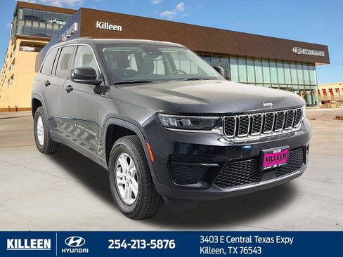 Used 2023 Jeep Grand Cherokee Laredo image 1