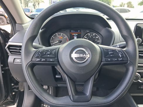 Used 2024 Nissan Altima 2.5 S FWD image 11