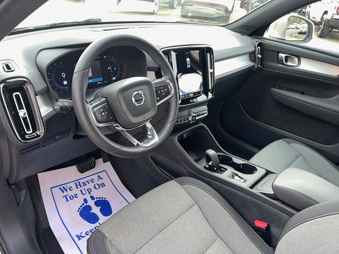 Used 2024 Volvo XC40 B5 Core image 22