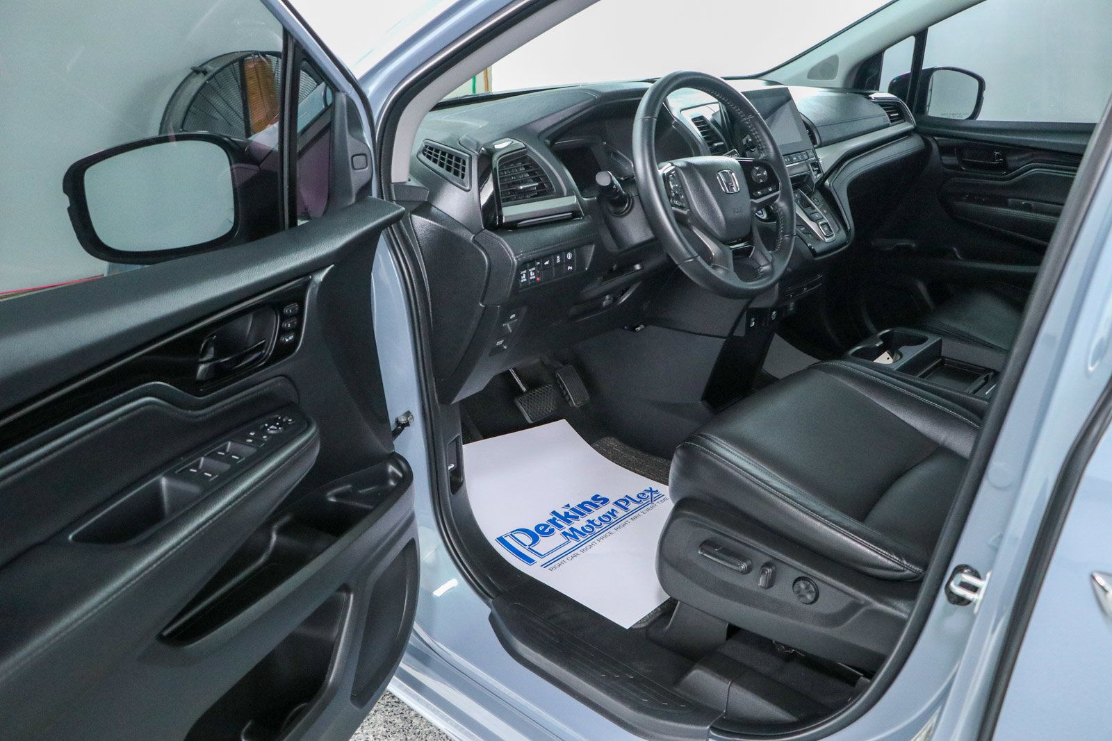 Used 2023 Honda Odyssey Touring image 3
