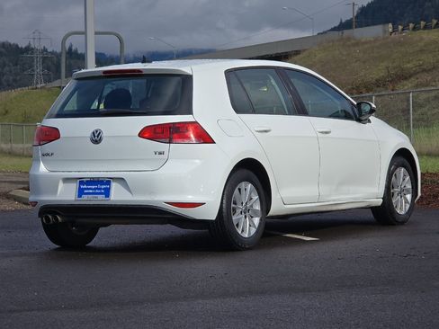 Used 2017 Volkswagen Golf S image 3