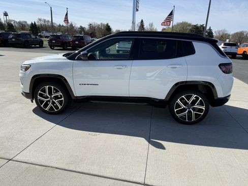 Used 2025 Jeep Compass Limited w/ Elite Group AWD/4WD image 5