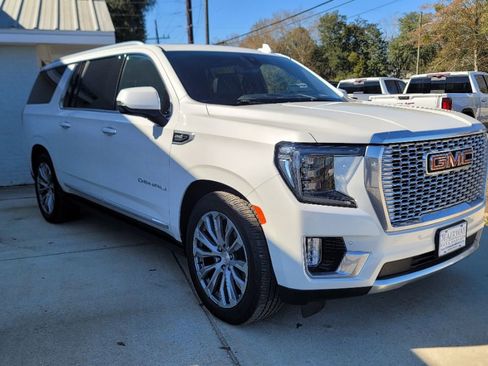 Used 2021 GMC Yukon XL Denali image 3