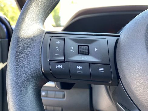 Used 2023 Nissan Rogue SV AWD/4WD image 17