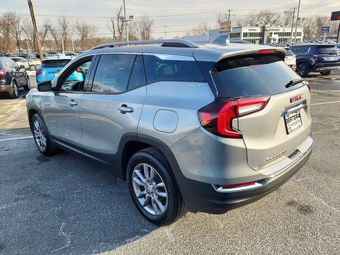 Used 2023 GMC Terrain SLT image 4