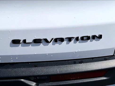 Used 2025 GMC Acadia Elevation image 8