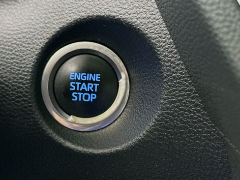 Used 2022 Toyota Corolla Cross XLE FWD image 21