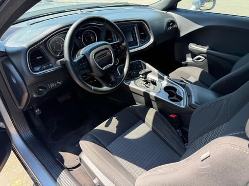 Used 2015 Dodge Challenger SXT w/ Driver Convenience Group RWD image 10