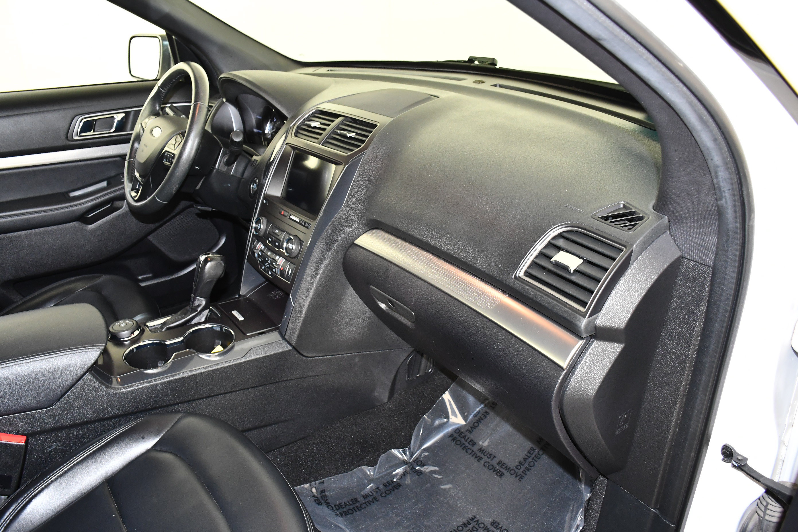Used 2019 Ford Explorer XLT w/ Equipment Group 202A AWD/4WD image 38