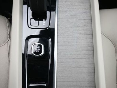 Used 2023 Volvo XC60 B5 Plus w/ Climate Package image 10