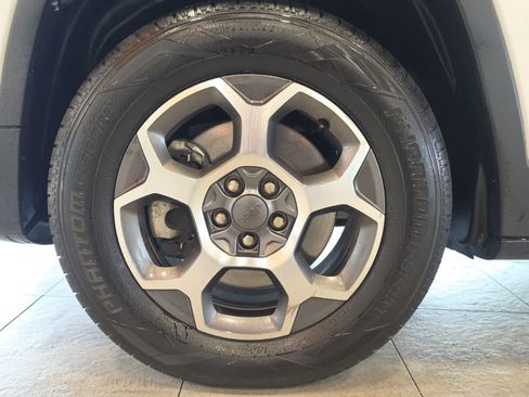 Used 2021 Jeep Cherokee Latitude Lux AWD/4WD image 13