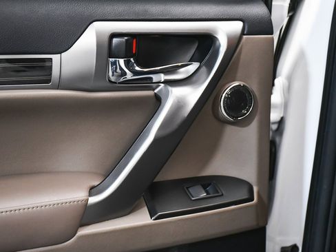 Used 2023 Lexus GX 460 Premium image 13