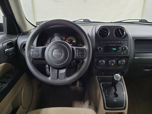 Used 2014 Jeep Patriot Sport w/ Power Value Group AWD/4WD image 22