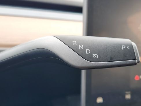 Used 2023 Tesla Model Y Performance image 21