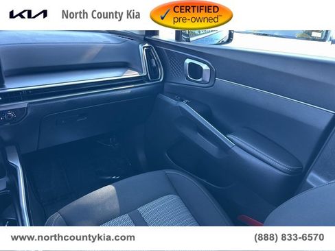 Certified 2025 Kia Sorento LX image 13