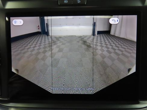 Used 2025 Ford F250 Platinum w/ FX4 Off-Road Package image 26