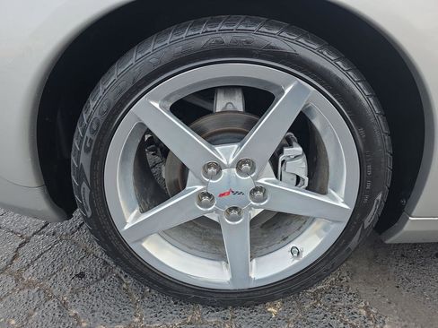 Used 2005 Chevrolet Corvette Convertible w/ Preferred Equipment Group image 17