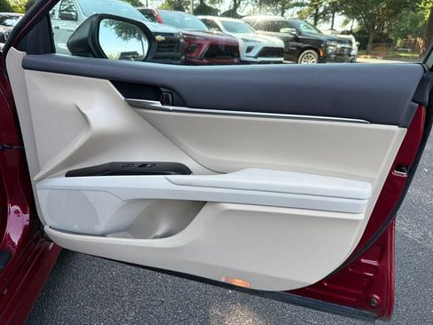 Used 2018 Toyota Camry LE w/ Convenience Package FWD image 14