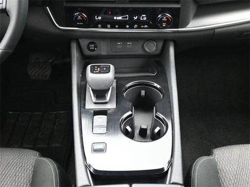 Used 2025 Nissan Rogue SV image 24