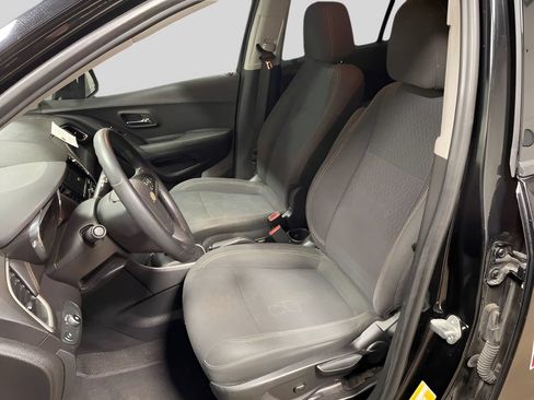 Used 2020 Chevrolet Trax LS FWD image 13